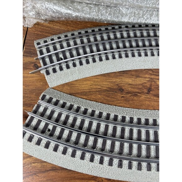 LIONEL 6-12015 O36 Curved FASTRACK Fast Track Full Circle "O" Gauge 8 Sections - Picture 2 of 6